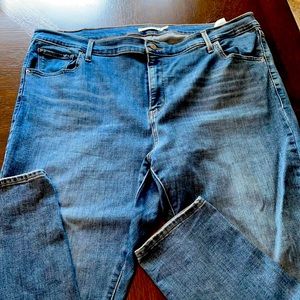 721 High Rise Skinny Levi Plus size jeans.